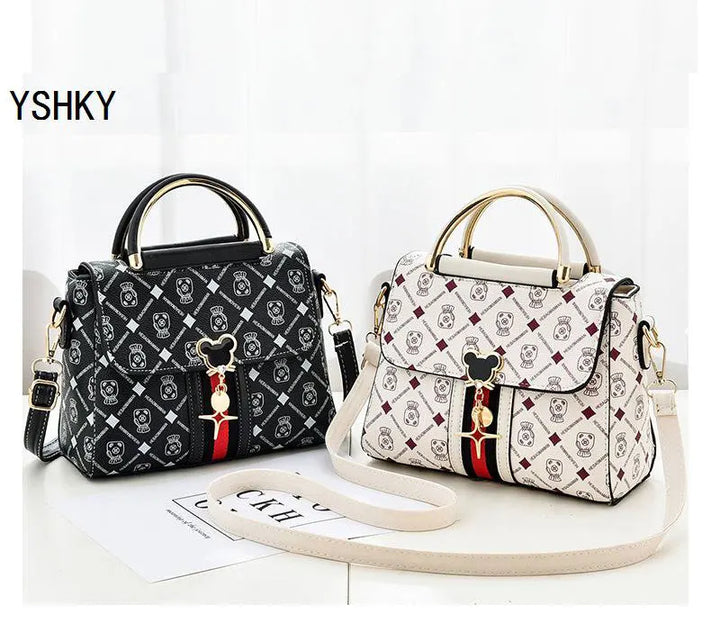 Effortless Style, Everyday Elegance
This fashionable women’s shoulder bag doubles as a chic crossbody. Perfect for daily wear, combining luxury vibes with practical space and modern design. 👜✨