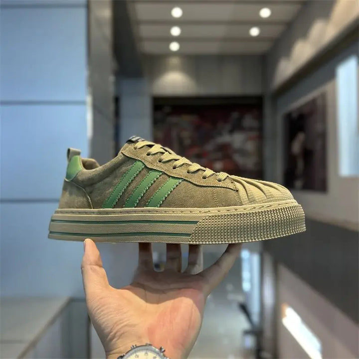 Men's shoes 2025 fashion trend autumn and winter new item casual versatile sports casual shoes comfortable board shoes