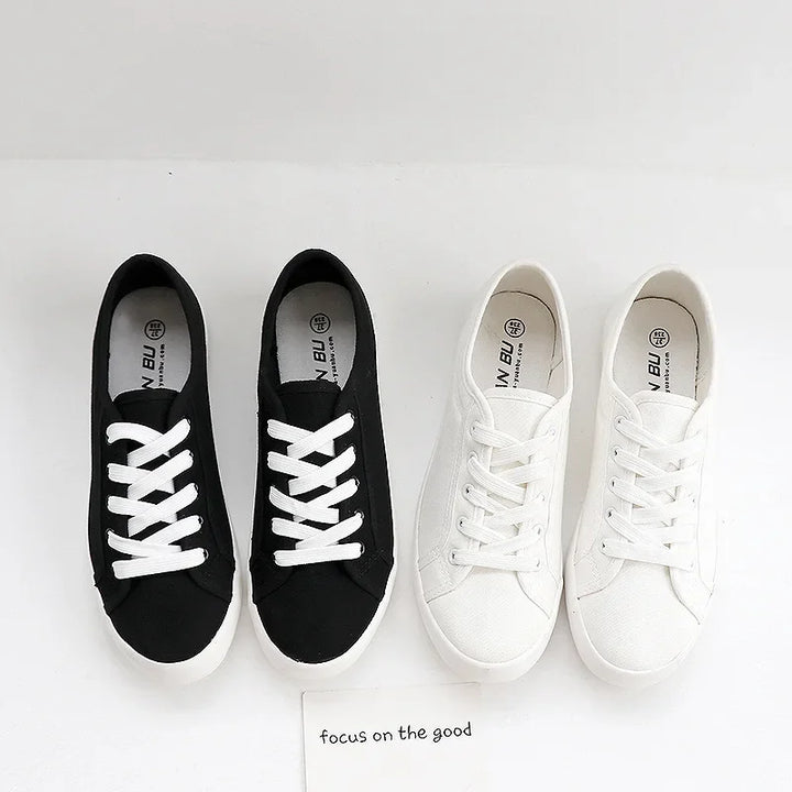 Unisex White Canvas Sneakers 👟
Classic, comfy, and versatile. These lace-up vulcanized shoes are perfect for students and everyday wear. Great fit for both men and women!