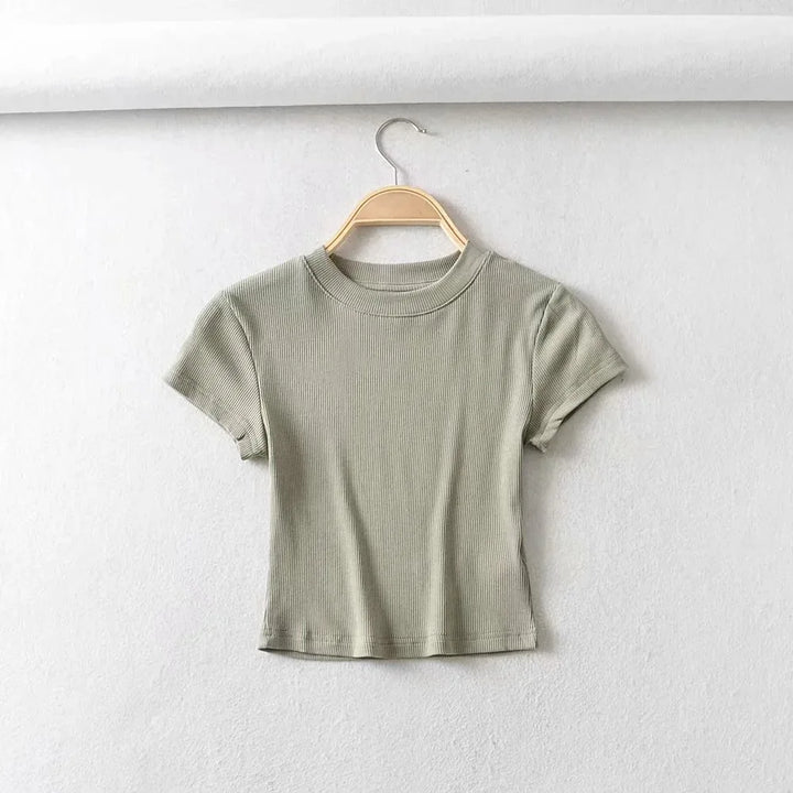 Turn Up the Heat in Style
This slim-fit, stretchy crop top features a sexy O-neck and short sleeves — perfect for summer days and night-outs. Soft, flattering, and made to hug your curves. ☀️👚