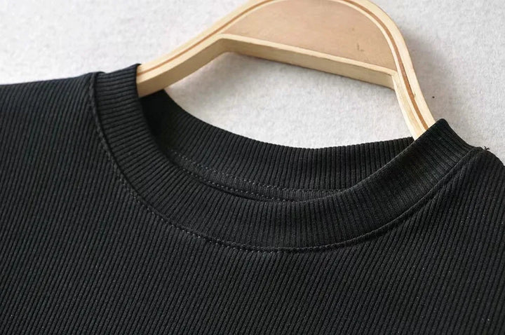 Turn Up the Heat in Style
This slim-fit, stretchy crop top features a sexy O-neck and short sleeves — perfect for summer days and night-outs. Soft, flattering, and made to hug your curves. ☀️👚
