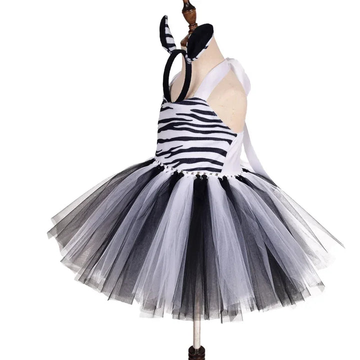 Wild and Wonderful!
Cute animal prints and a fluffy tutu make this costume perfect for Halloween, birthdays, or school plays. Soft, comfy, and full of forest fun!
🦓 Includes: Animal print tutu dress
🎉 Occasions: Halloween, birthdays, themed parties.