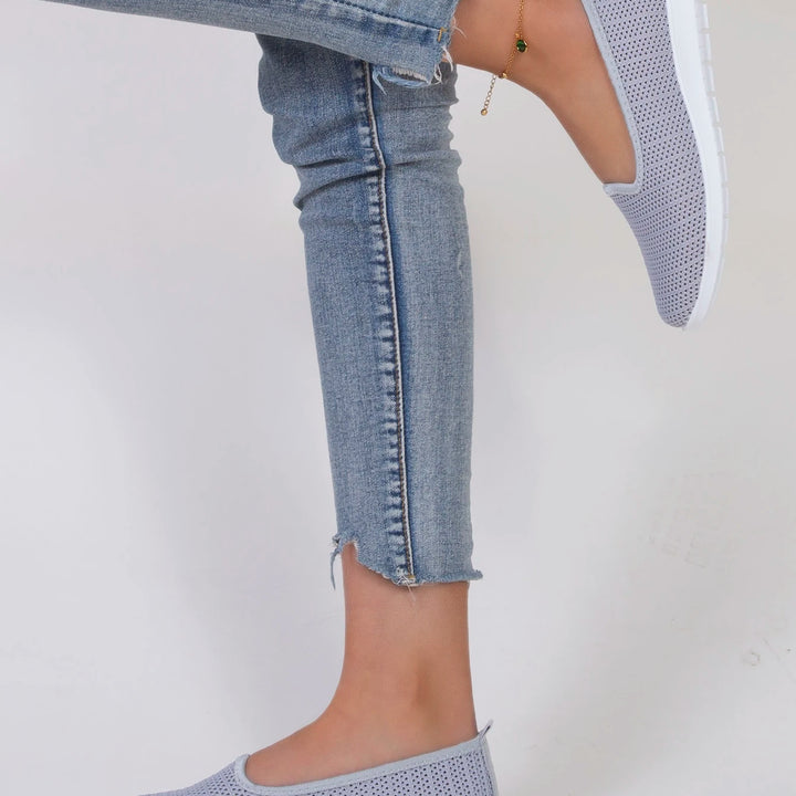Women’s Breathable Mesh Flats 👟
Lightweight, comfy, and perfect for summer! These casual sneakers feature a breathable design—great for all-day wear. Now on clearance with free shipping!