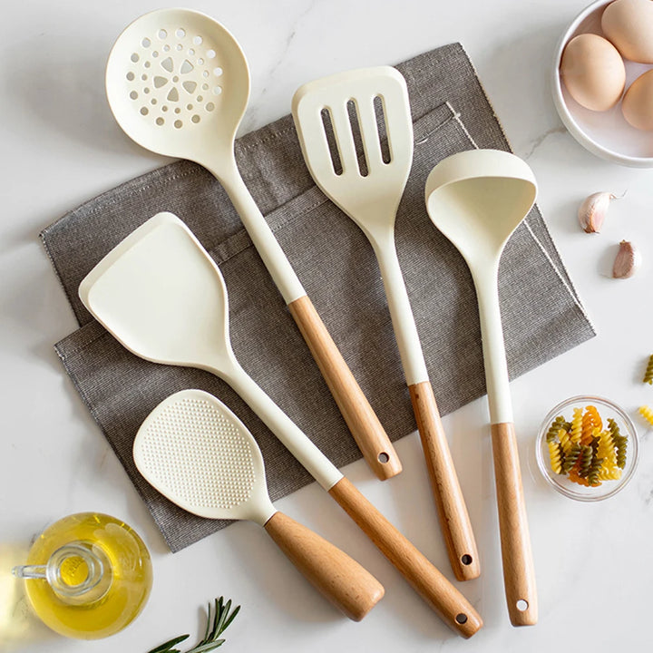 Black Silicone Wooden Handle Cooking Tool Non-stick Kitchen Utensils Silicone Spatula Baking Kitchen Utensils Tool