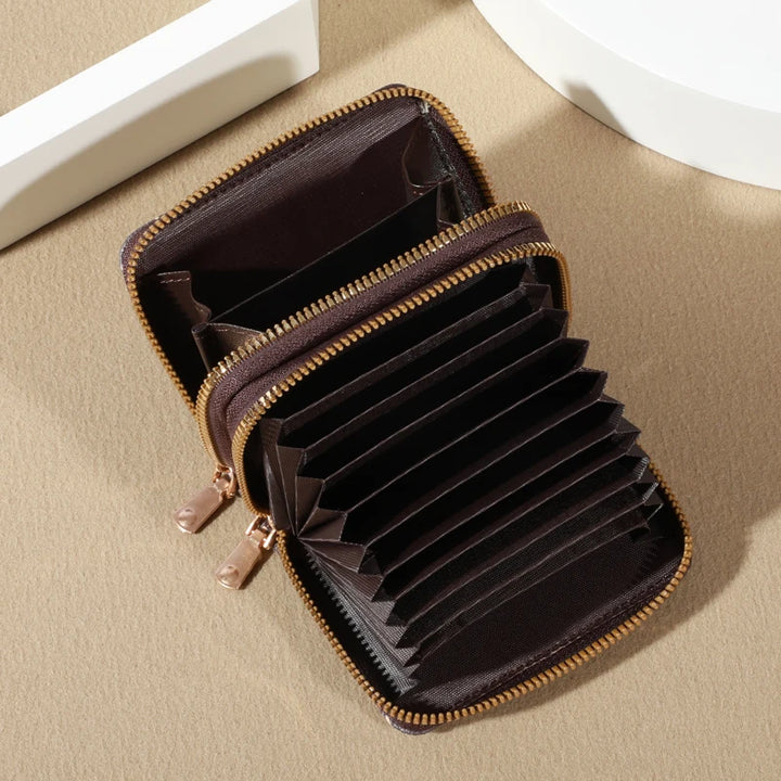 Vintage Style, Modern Function
This chic faux leather wallet features secure zip closure, multiple card slots, and a built-in coin purse. Compact, elegant, and perfect for everyday sophistication. 💼💳✨