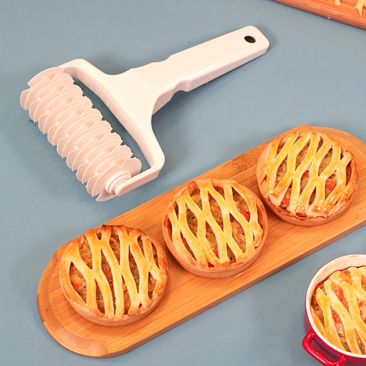 Decorate Like a Pro!
This easy-to-use plastic lattice pastry cutter helps you create beautiful patterns on pies, dough, and cake tops. A must-have tool for every baking lover! 🥧🍪✨